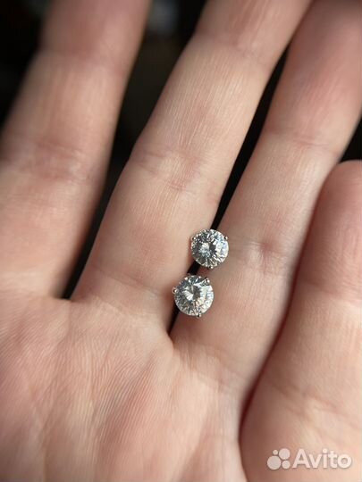 Серьги из белого золота пусеты