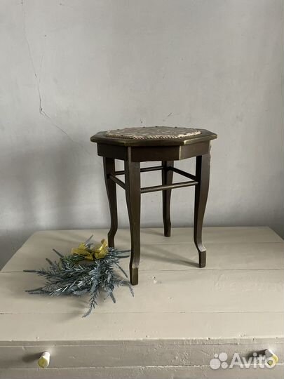 Старинный кофейный столик