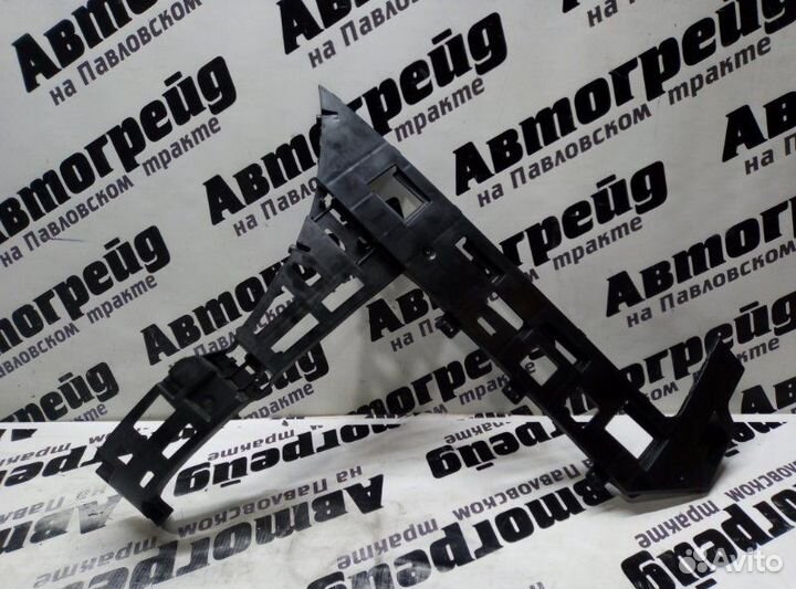 Крепление бампера заднее левое Volkswagen Passat