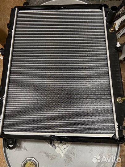 Радиатор охлаждения на Toyota Land Cruiser