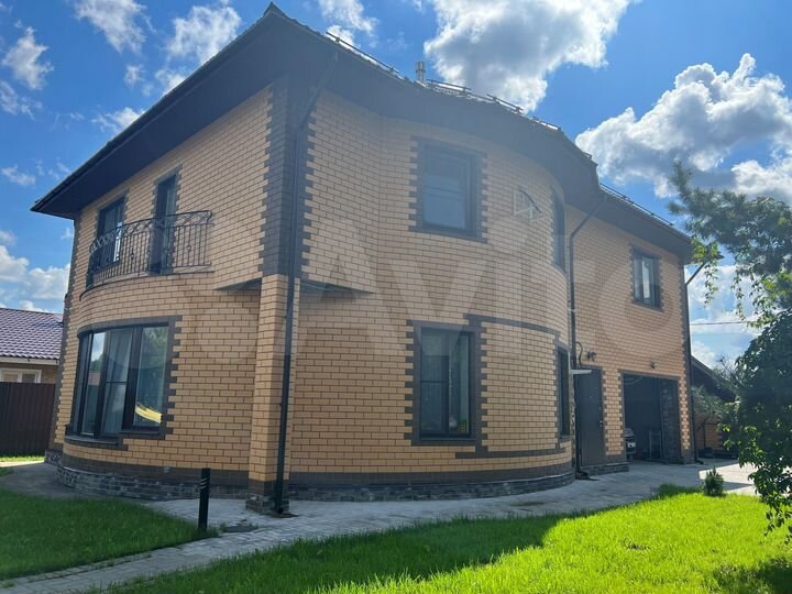 Дом 215,8 м² на участке 12 сот.