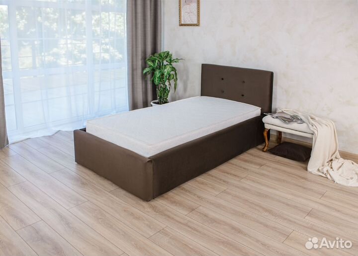 Кровать с матрасом