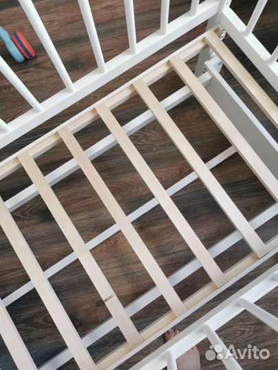 Детская кроватка с маятником +матрас