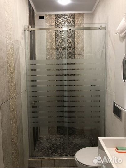 Душевые ограждения / Двери из стекла