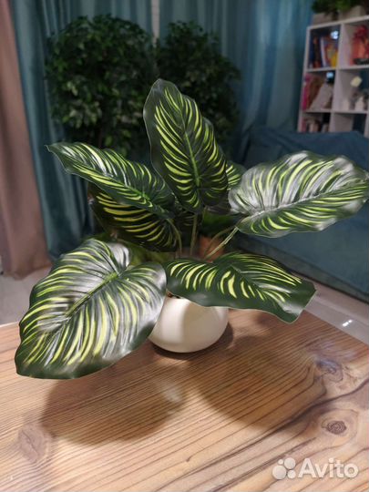 Искусственные цветы в горшках