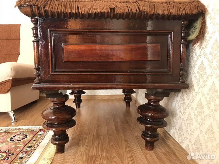 Антикварный стол