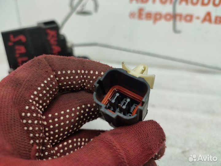 Замок двери передний левый Kia Spectra 2008