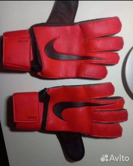 Вратарские перчатки