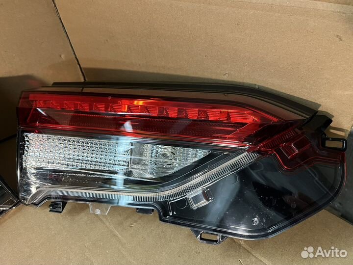 Фонарь задние в крышку багажника Toyota RAV4 xa 50