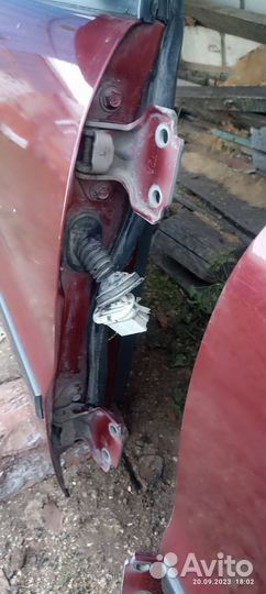 Продам переднюю дверь (правую) на Шевроле Ланос