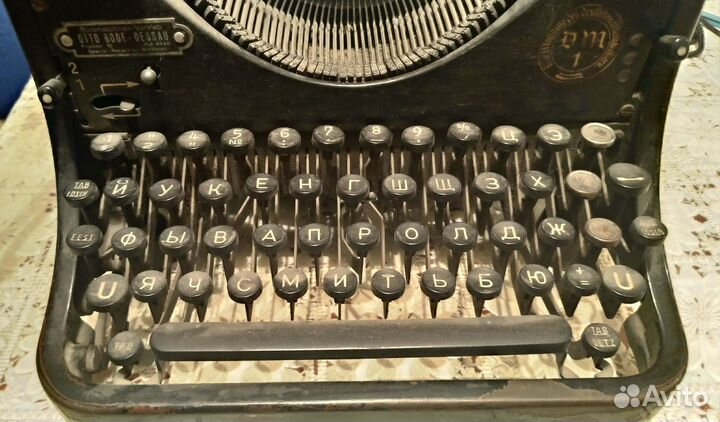 Старинные печатные машинки DM и L.C. Smith & Bros