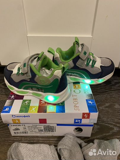 Кроссовки котофей 23