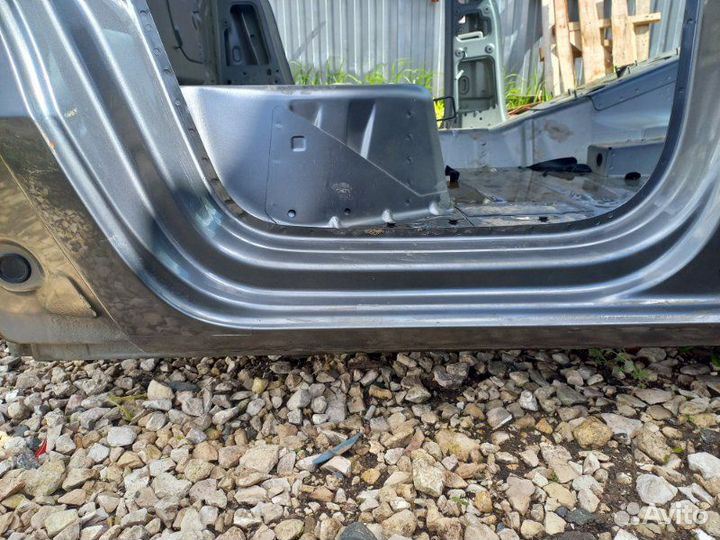 Порог правый Volkswagen Amarok CDC 2010