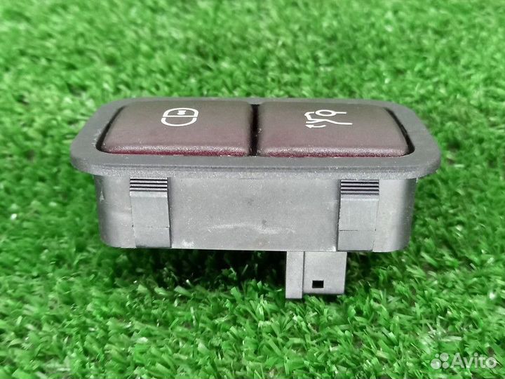 Кнопка открытия багажника Mercedes-Benz C-class