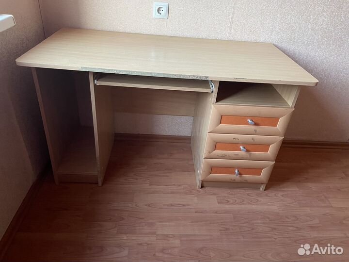 Стол пимьменный в детскую