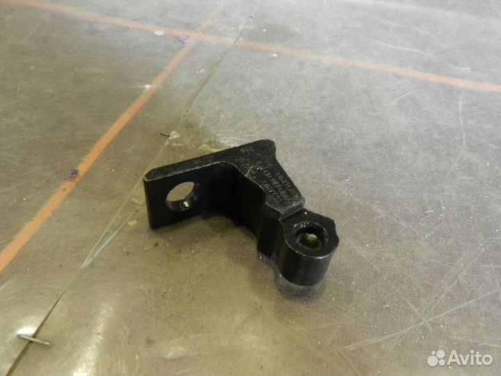 Петля двери правая - Skoda Octavia A7