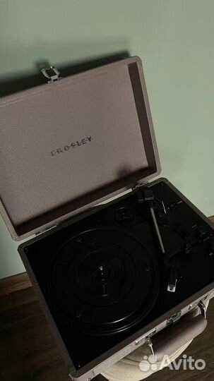 Виниловый проигрыватель crosley
