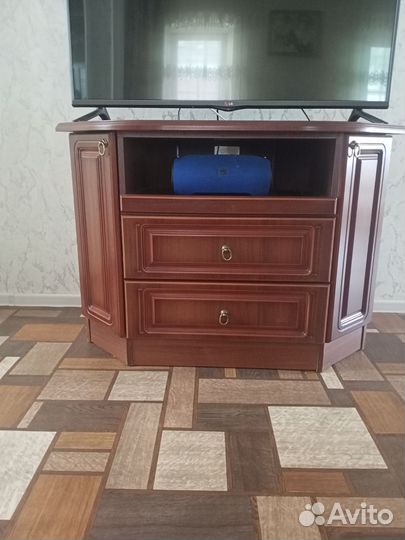 Тумба под телевизор угловая