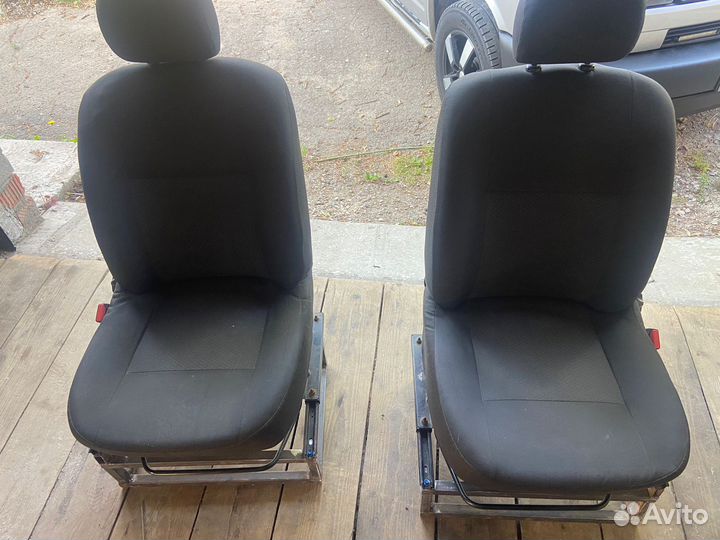 Передние сиденья