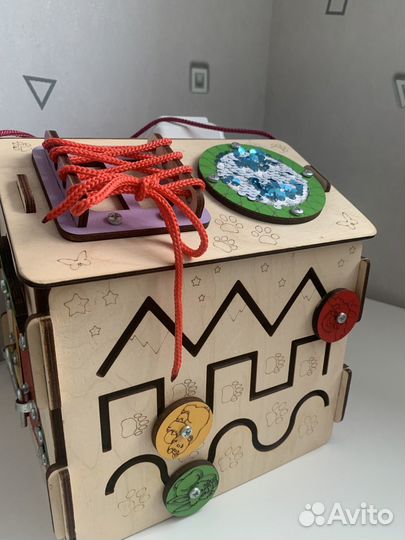 Бизиборд домик