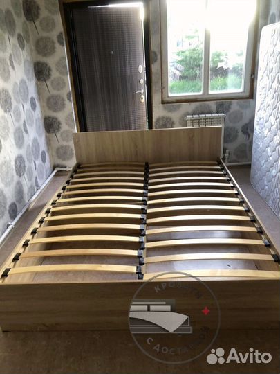 Кровать
