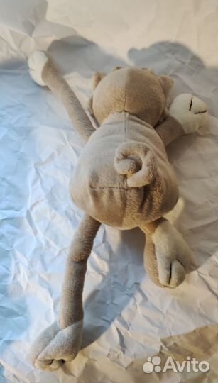 Плюшевый кот с двигающимися лапками