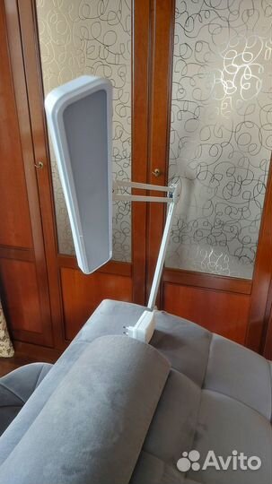 Кушетка, стул, лампа