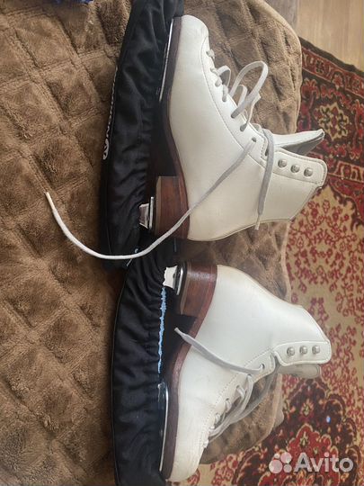 Фигурные коньки riedell