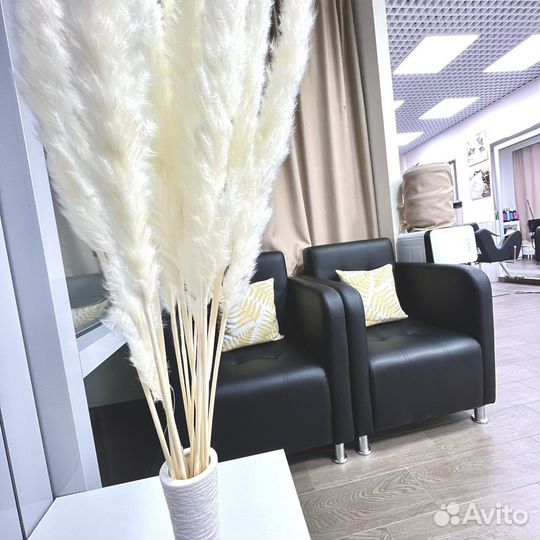 В аренду кресло парикмахера, бровиста, маникюр