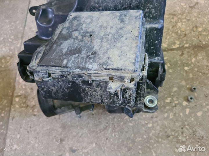 Корпус воздушного фильтра Nissan Murano Z51