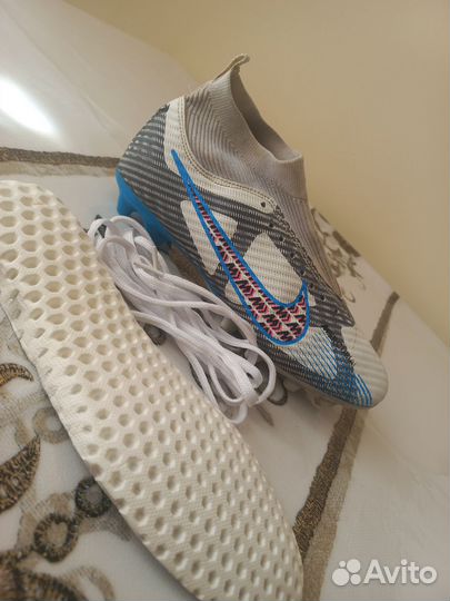 Футбольные бутсы nike
