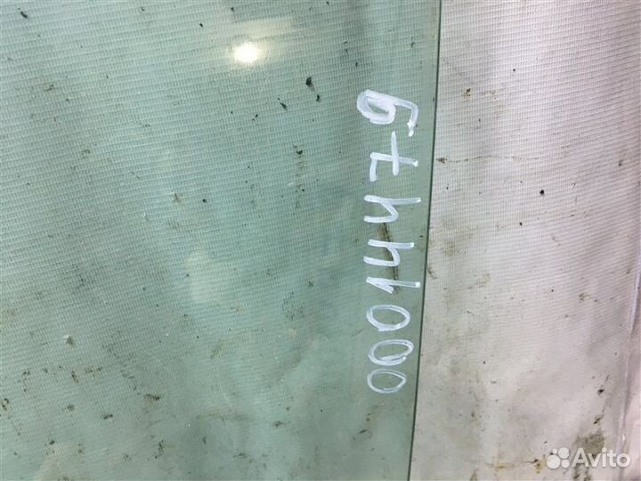 Стекло двери передней левой Volkswagen Passat B3