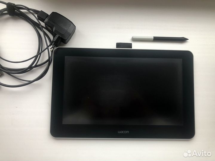 Графический планшет с экраном wacom one dtc 133