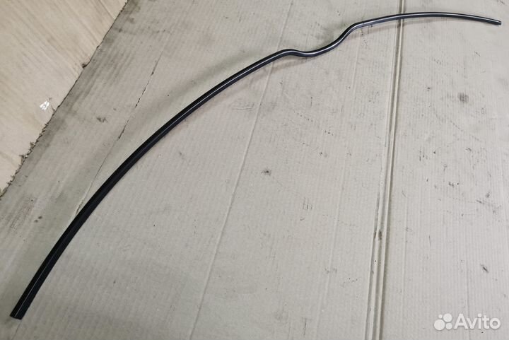 Нижний молдинг лобового стекла Mercedes W124