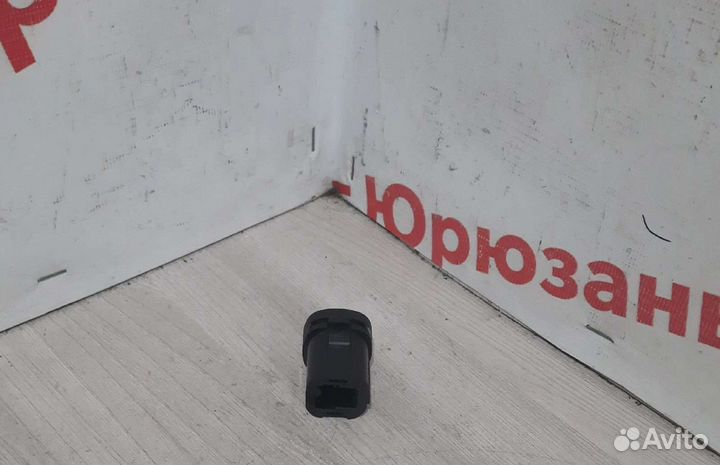 Кнопка обогрева стекла Ford Maverick