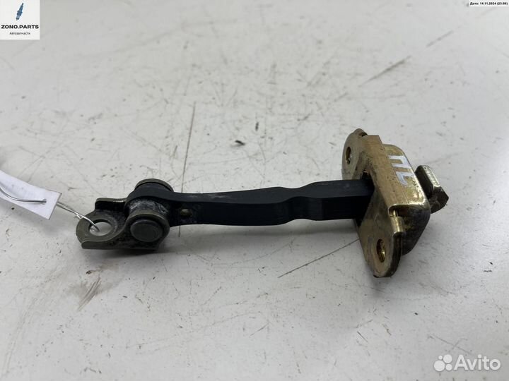 Ограничитель открывания двери передней на Nissan Micra K12 (2003-2010)