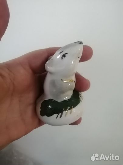 Фарфоровая статуэтка