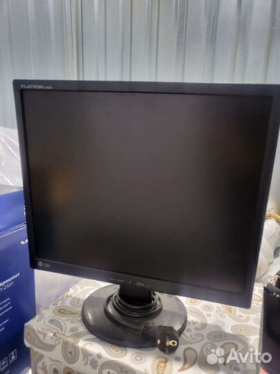 Монитор LG flatron l1942s