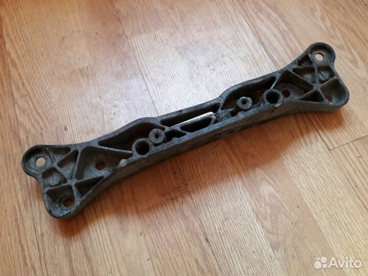 Траверса АКПП bmw e39 22321092477