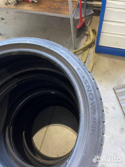 Triangle Snowlink TWT02 225/40 R19