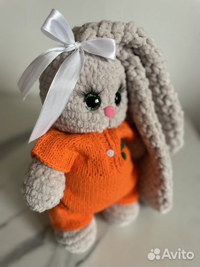 Плюшевая игрушка Зайка в комбинезоне