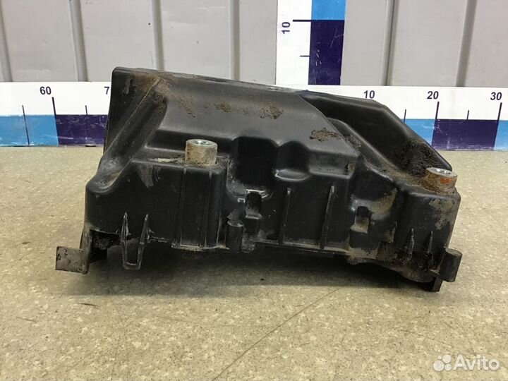 Корпус воздушного фильтра VW Touran 2010-2016