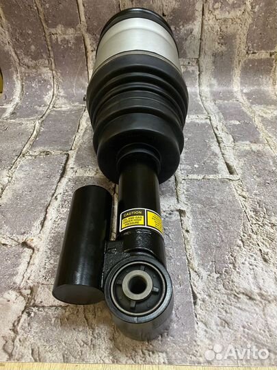 Задняя пневмостойка Лэнд Ровер Дискавери 4 с асе