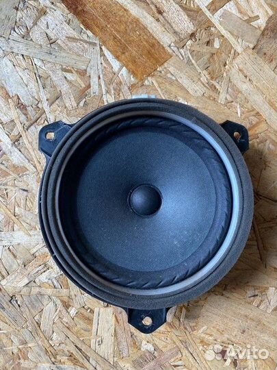 Динамик задней двери Toyota Avensis