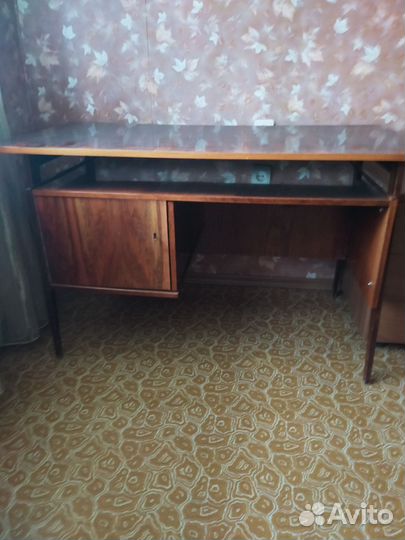 Письменный стол
