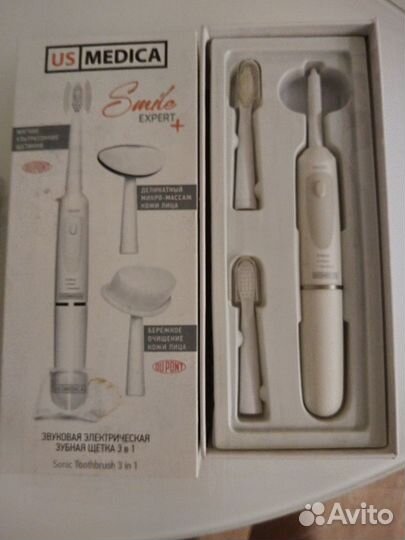 Электрическая зубная щетка