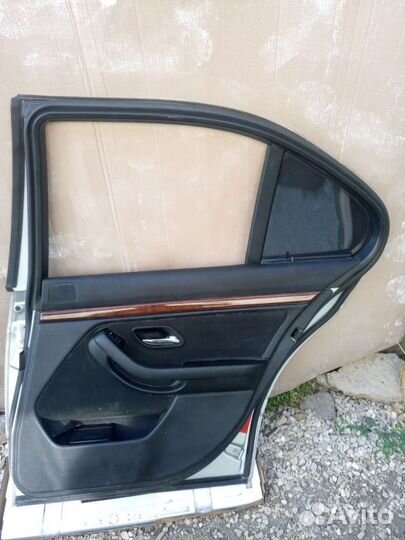 Дверь задняя правая без стекла BMW 5 E39 в сборе