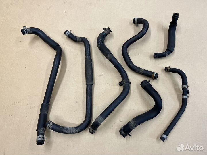 Шланг теплообменника двигателя 2.5л Рено Колеос 1