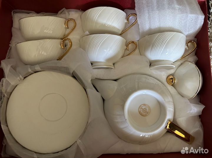 Фарфоровый чайный сервиз