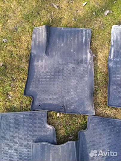 Автомобильные коврики резиновые. Не большой торг